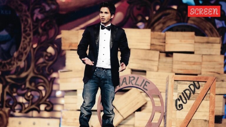 जब स्क्रीन अवार्ड्स 2010 में शाहिद कपूर ने 3 इडियट्स के चतुर से प्रेरित भाषण दिया, तो देखें | बॉलीवुड नेवस