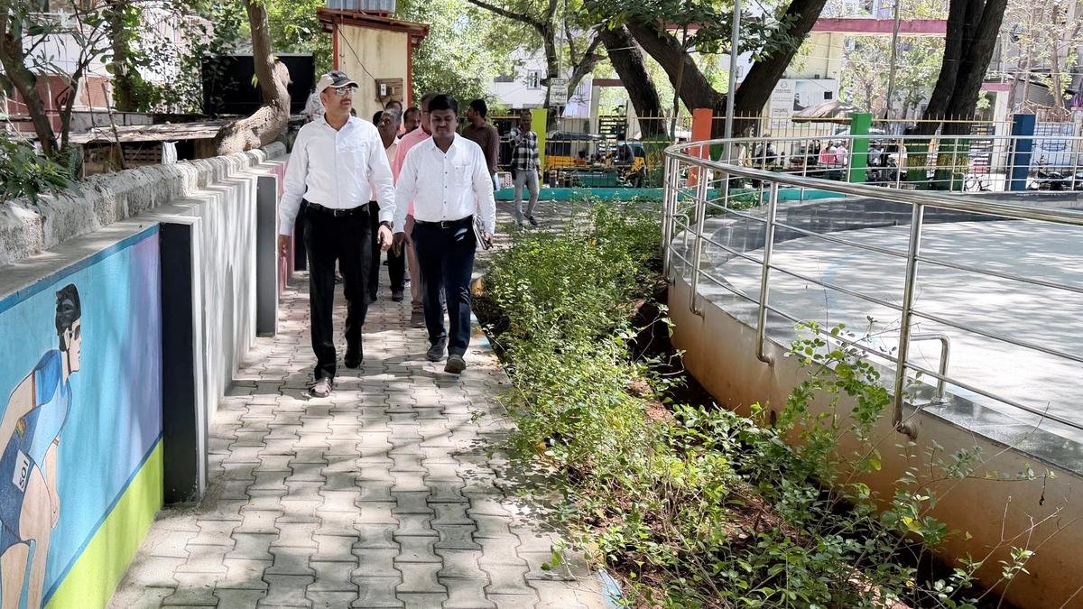 ग्रेटर चेन्नई निगम आयुक्त ने पेरम्बूर में नागरिक कार्यों का निरीक्षण किया