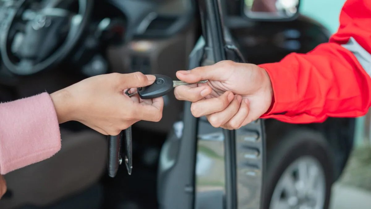 Second Hand Car Buying Tips: Before buying an old car, check loan and hypothecation status like this.