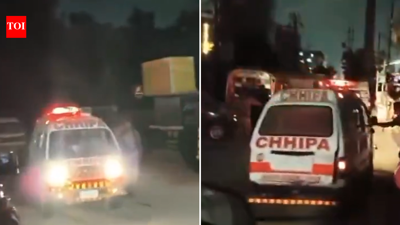Karachi rocked by explosion & gunfire; paramilitary office targeted, 3 soldiers dead