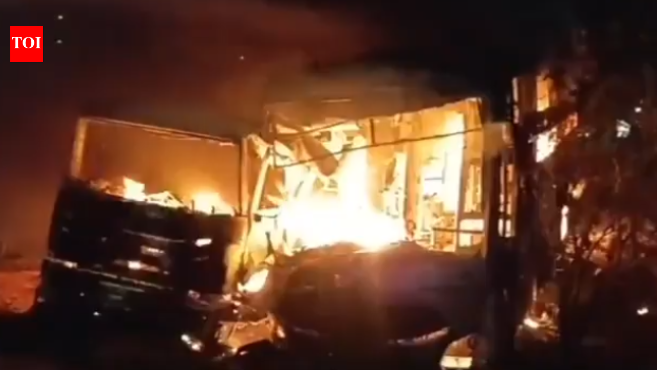 At least 7 dead, 15 injured after Haridwar-Indore bus catches fire after trailer collision on Delhi-Mumbai Expressway | Jaipur News