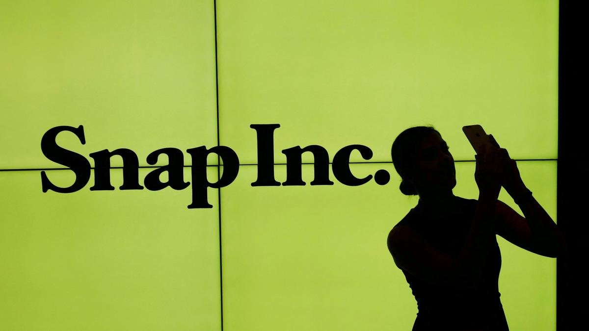 Snap bets on AR glasses in post-smartphone race