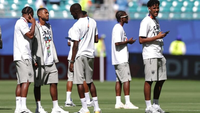 2026-06-21T204155Z_914971585_UP1EM6L1LHU3Y_RTRMADP_3_SOCCER-WORLDCUP-URY-CPV.JPG