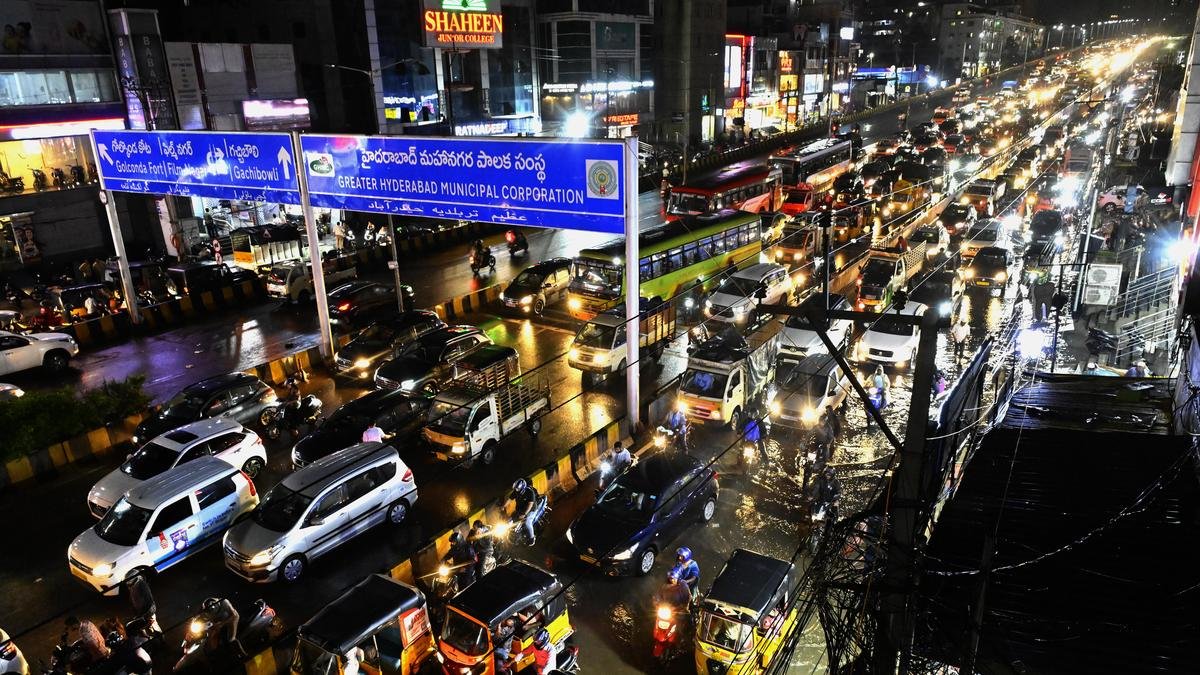 साइबराबाद ने मानसून से पहले 53 बाढ़-प्रवण यातायात हॉटस्पॉट का नक्शा तैयार किया, घर से काम करने की योजना को आगे बढ़ाया