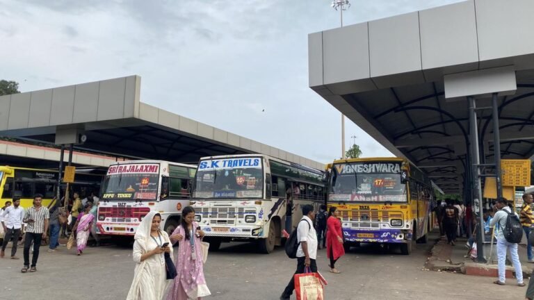 24_mn20Private20Bus20Stand202.jpg