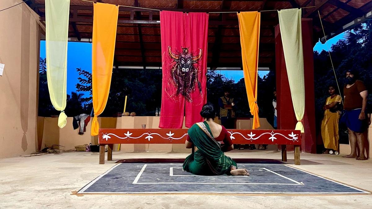अंगारा तटीय कर्नाटक में सांस्कृतिक गौरव के नीचे सामाजिक बहिष्कार को उजागर करता है