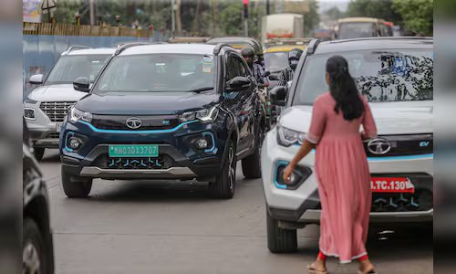 ऑटो उद्योग का कहना है कि एनसीआर के लिए वाहन स्क्रैपेज प्रोत्साहन से स्वच्छ वाहनों को अपनाने में तेजी आएगी
