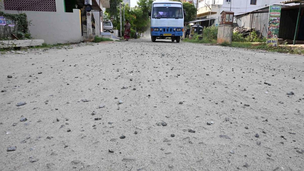 निवासी वैकालमेडु में रुकी हुई सड़क परियोजना को पूरा करना चाहते हैं