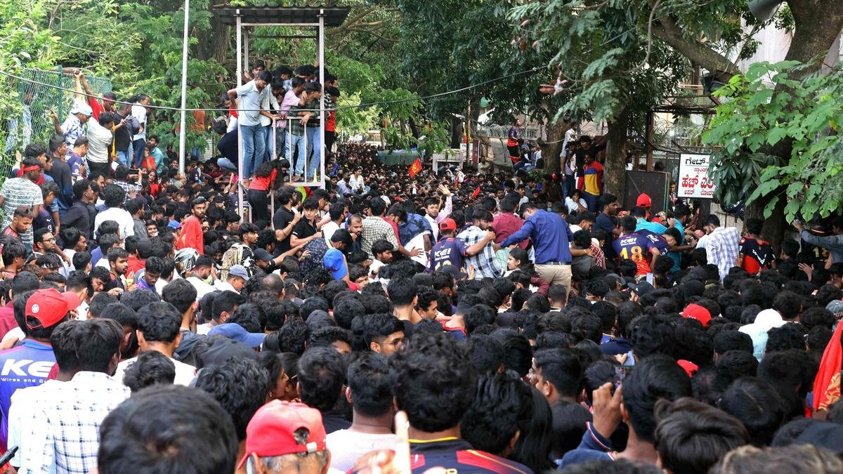 चिन्नास्वामी स्टेडियम भगदड़: एक साल बाद, पीड़ितों के परिजनों के लिए दुःख अभी भी ताज़ा है