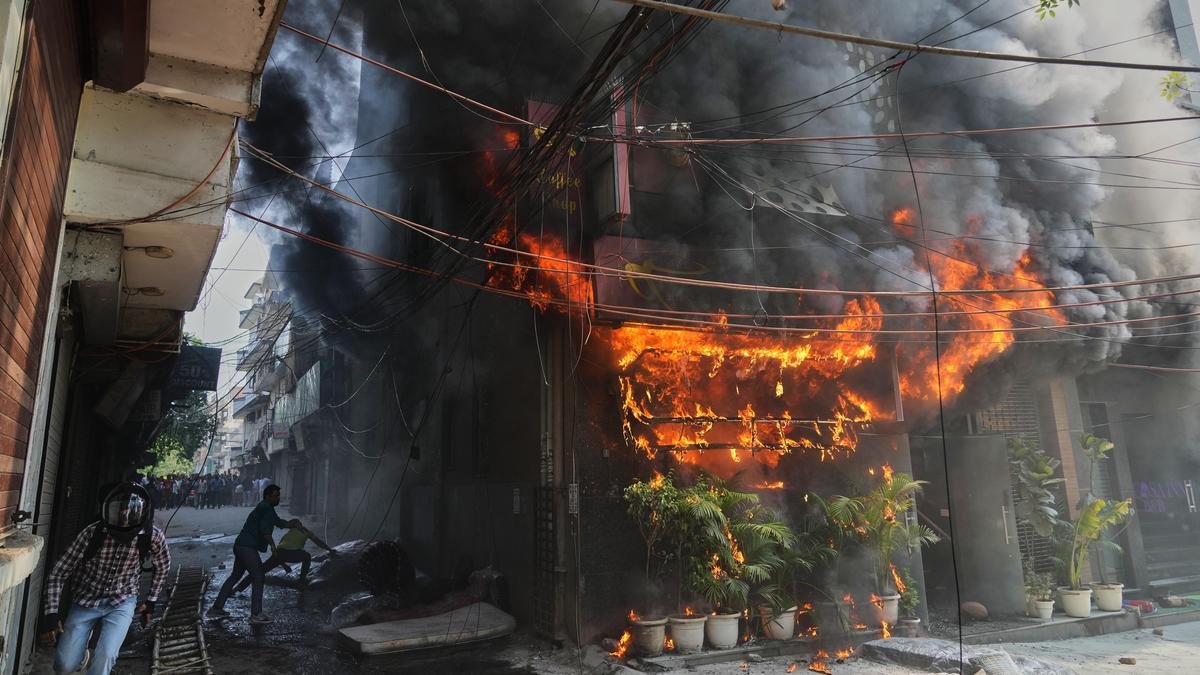दिल्ली रेस्तरां में आग लाइव: कम से कम 21 लोगों की मौत, मरने वालों में कई विदेशी भी शामिल