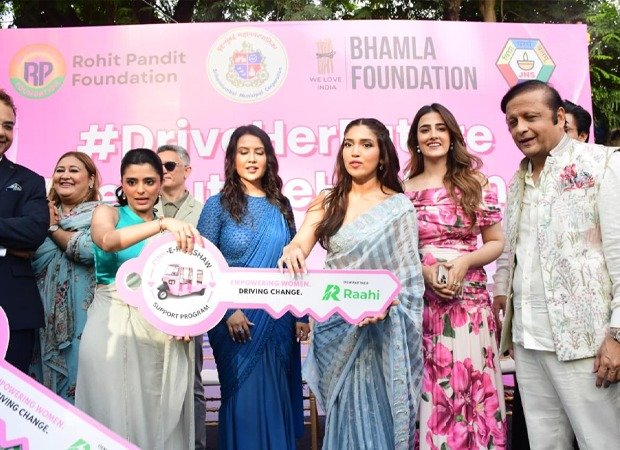 भूमि पेडनेकर, नूपुर सेनन और अमृता फड़नवीस भामला फाउंडेशन की ‘ड्राइव हर फ्यूचर’ पहल में शामिल हुईं, जिसमें 1,000 महिलाओं को गुलाबी ई-रिक्शा 1000 का समर्थन दिया गया: बॉलीवुड समाचार