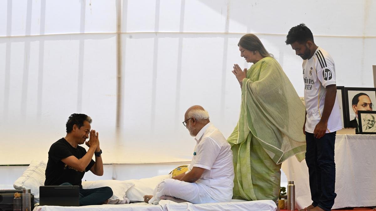 सीजेपी का विरोध: डुबके ने छात्र आत्महत्याओं के प्रति केंद्र की ‘उदासीनता’ की आलोचना की; वांगचुक का अनशन दूसरे दिन में प्रवेश कर गया