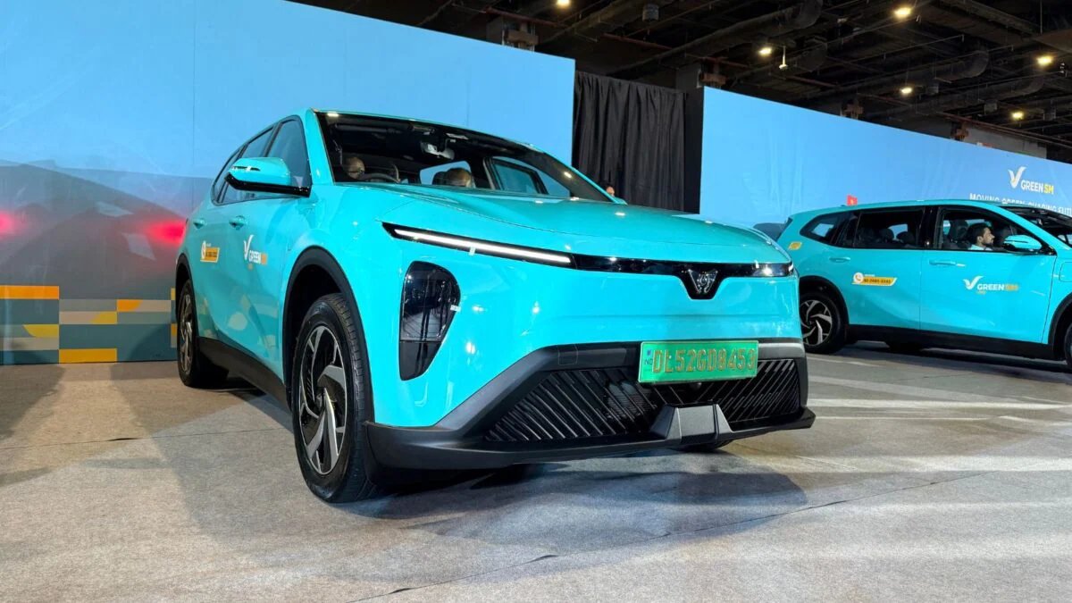 Green SM Limo Controversy: Drivers in Delhi-NCR got only ₹ 1,064? Questions raised on EV cab service