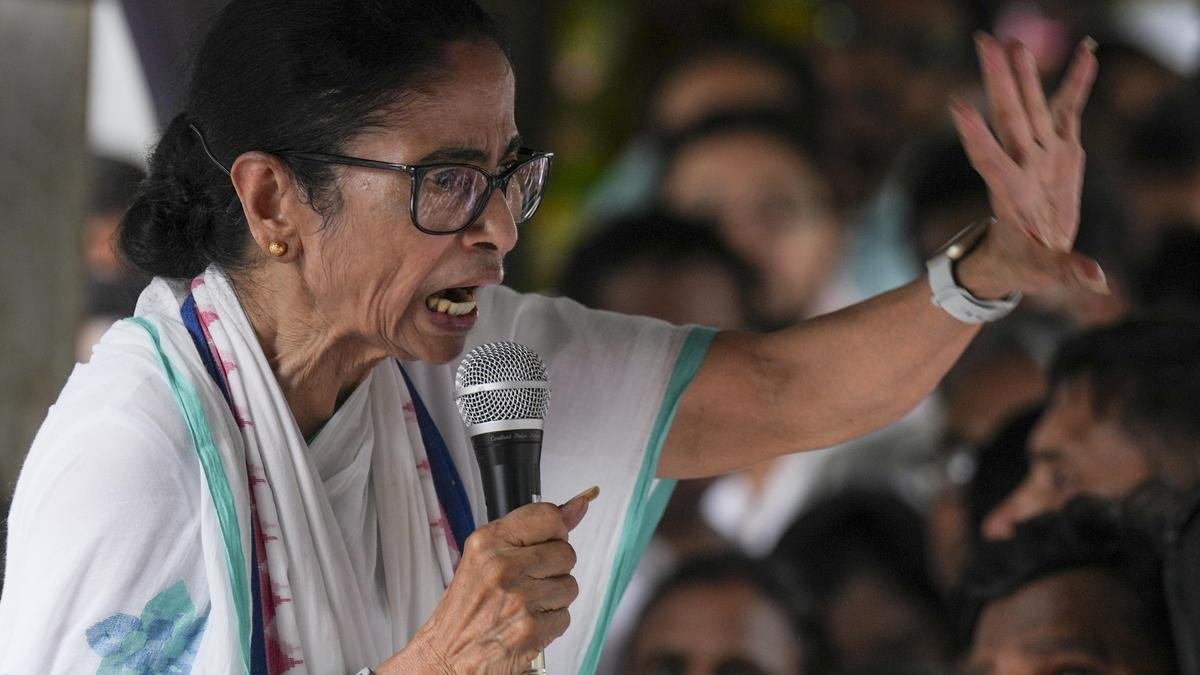 तृणमूल के बागियों ने ममता को पार्टी अध्यक्ष पद से हटा दिया