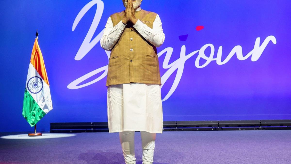 फ्रांस, स्लोवाकिया की दो देशों की यात्रा समाप्त करने के बाद पीएम मोदी नई दिल्ली के लिए रवाना हो गए