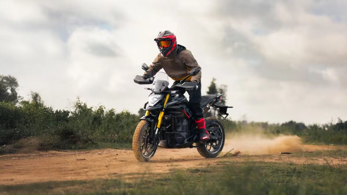 अल्ट्रावायलेट X-47 बेस वेरिएंट ₹2.49 लाख में लॉन्च हुआ, 211KM रेंज मिलती है, जानिए कौन है बेहतर?