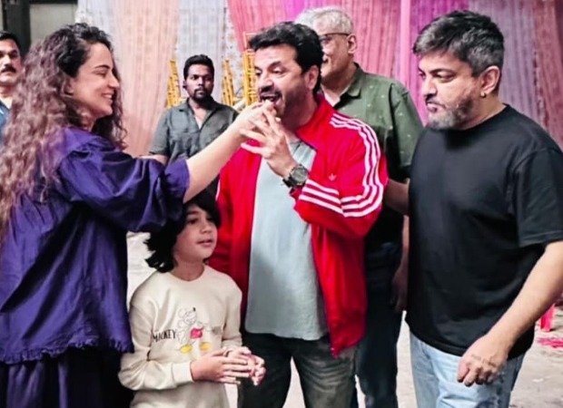 कंगना रनौत ने क्वीन 2 की शूटिंग पूरी की, बीटीएस झलक 2 की खुशी में कलाकारों और क्रू के साथ जश्न मनाया: बॉलीवुड समाचार