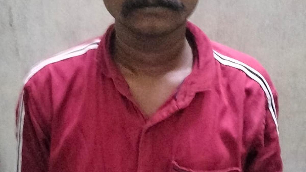 कट्टनकुलथुर के पास बंद सिग्नल पर ट्रेन धीमी करके नेल्लई एक्सप्रेस में यात्री को लूटने के आरोप में एक व्यक्ति को गिरफ्तार किया गया