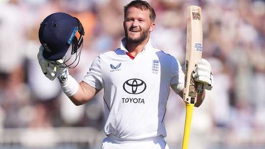 Duckett hundred drives England forward after NZ collapse