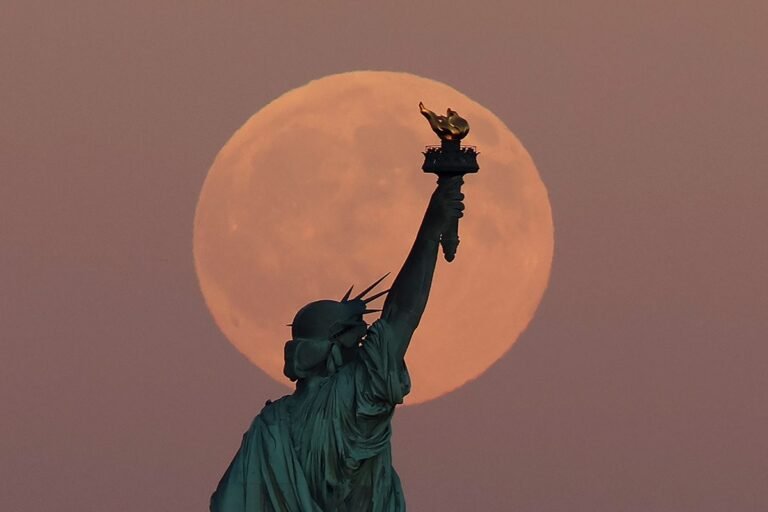 harvest-supermoon-2025.jpg
