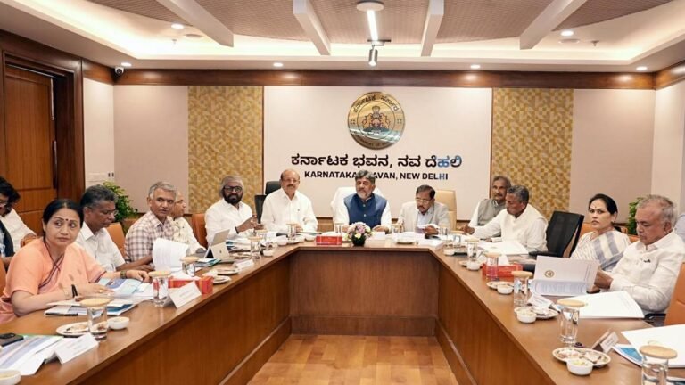 कर्नाटक के मुख्यमंत्री ने 13 लंबित प्रस्ताव पेश किए, सांसदों से पार्टी लाइनों से परे राज्य की प्रगति के लिए प्रयास करने की अपील की