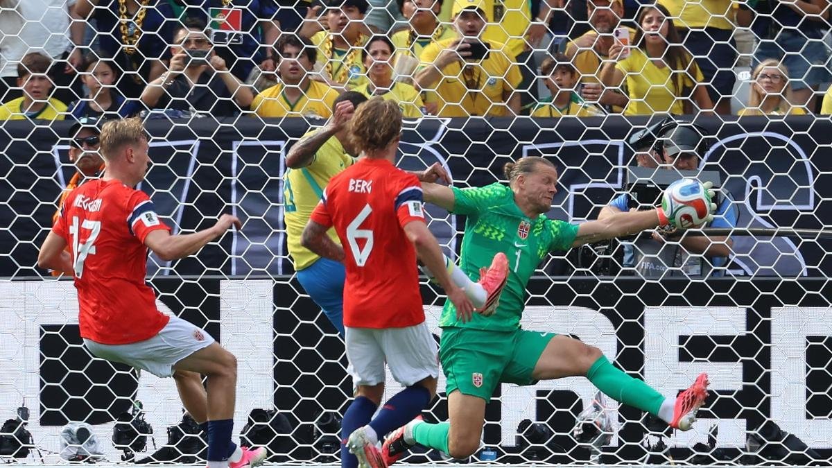 APTOPIX_Brazil_Norway_WCup_Soccer_48_73.jpg