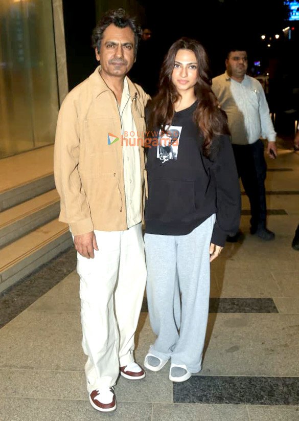 Photos-Nawazuddin-Siddiqui-snapped-with-daughter-in-Bandra-1.jpg