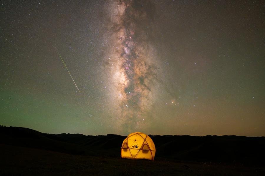 Perseid meteor shower lights up night sky-Xinhua