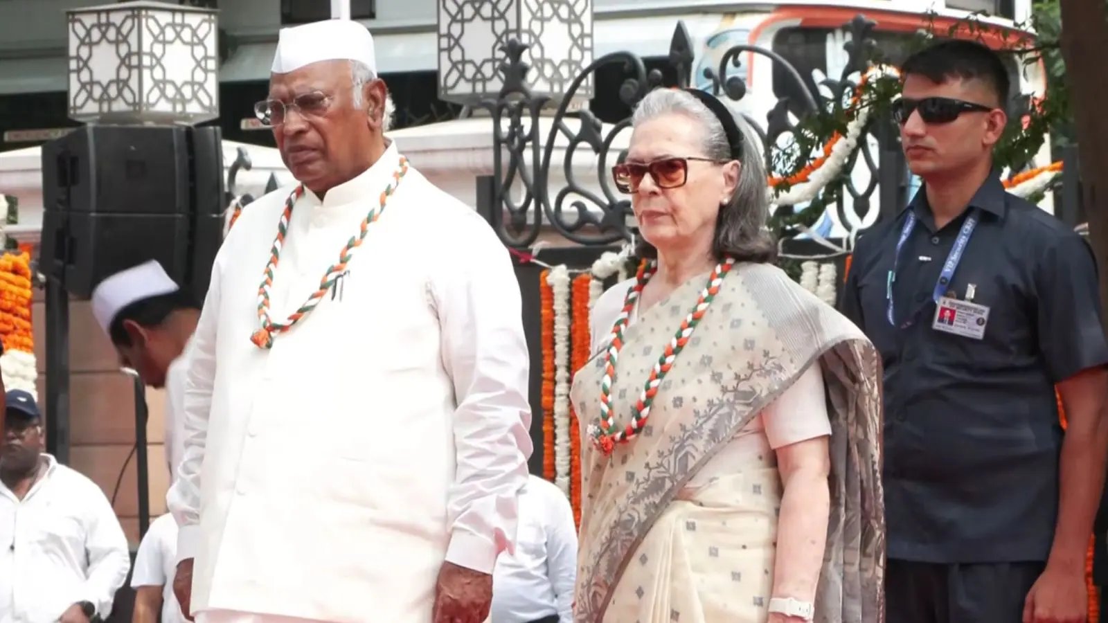 Congress Firm On 2-Stanza Vande Mataram, BJP Terms Party “Muslim League”