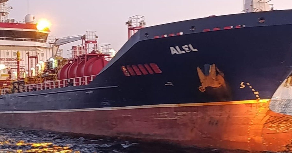 Cargo ship sinks after collision off Turkiye’s Istanbul, 10 crew missing | News
